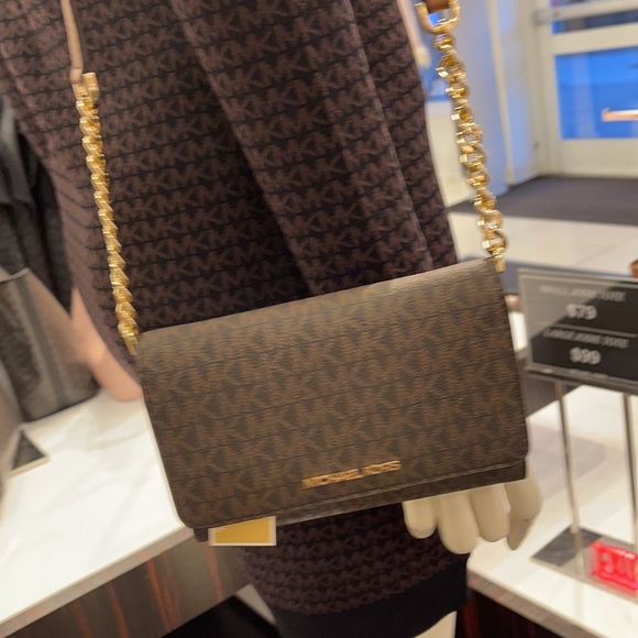 MICHAEL KORS Jet Set Travel Medium Phone Xbody Bag - Picture 15 of 16